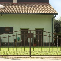 Kováčstvo - kovaná brána k rodinnému domu