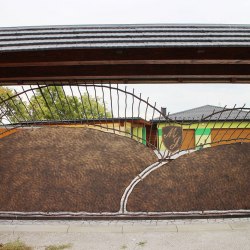 Kovaná posuvná brána s plechovou výplňou vyrobená pre rodinný dom pri Prešove