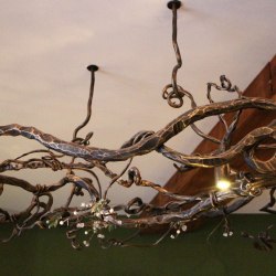 Kované umenie - originálny luster - ručne kované svietidlo korene