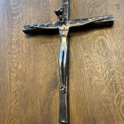 Plastika Krista na kovanom kríži