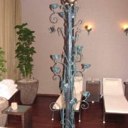 umelecké kováčstvo - luxusné doplnky vo wellness Grand hotel Praha - svietidlá, svietniky vykované ako slnečnice
