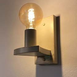 Kovaná nástenná lampa v industry štýle
