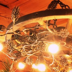 Umelecké interiérové svietidlo - kovaný luster Sosna